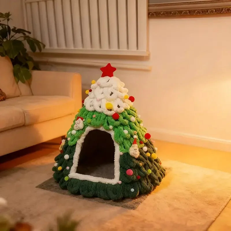Katzenhöhle im Weihnachtsbaum-Look & Kuschelbett