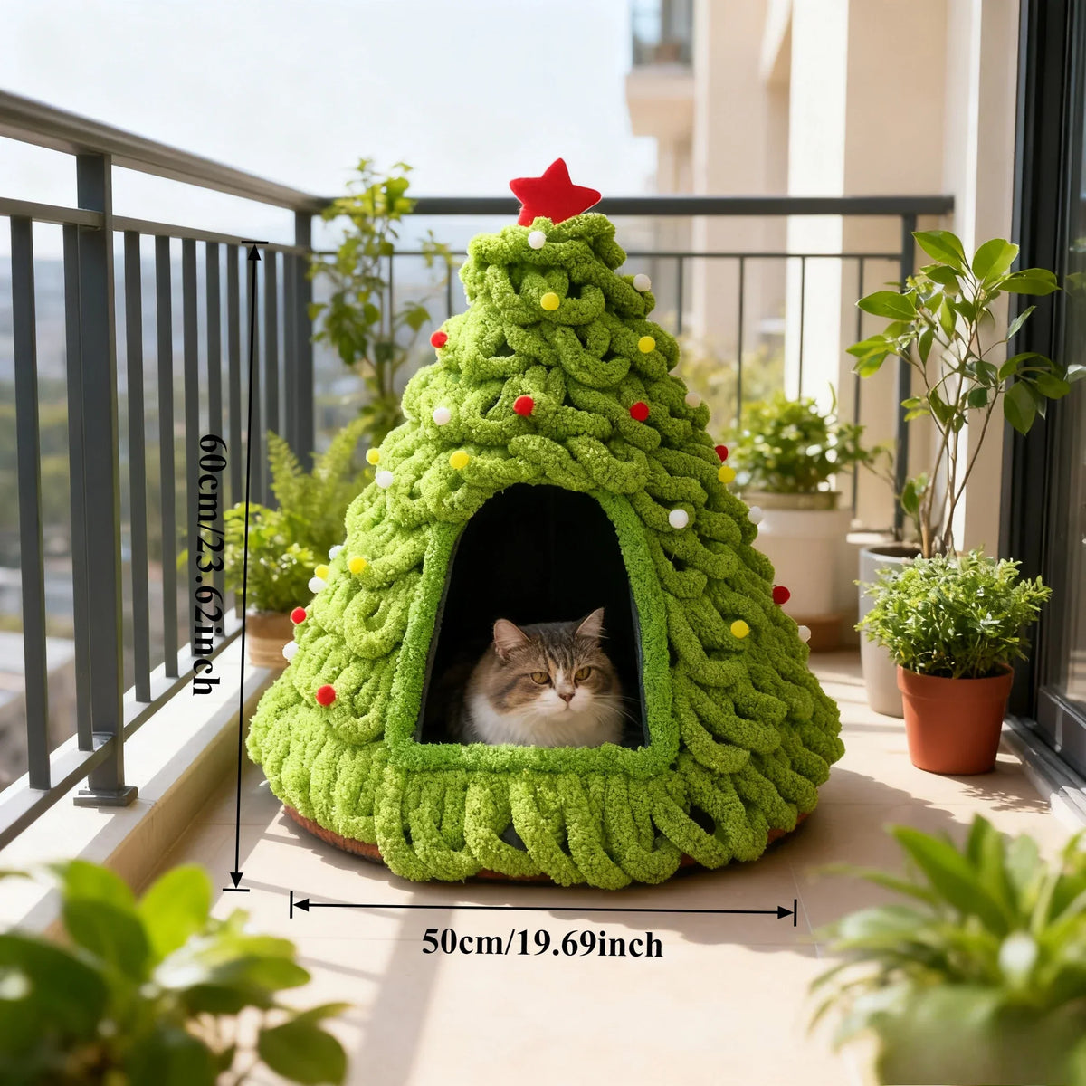 Katzenhöhle im Weihnachtsbaum-Look & Kuschelbett