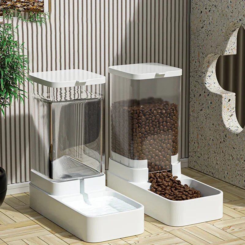 Futter- und Wasserspender für Katzen & Hunde