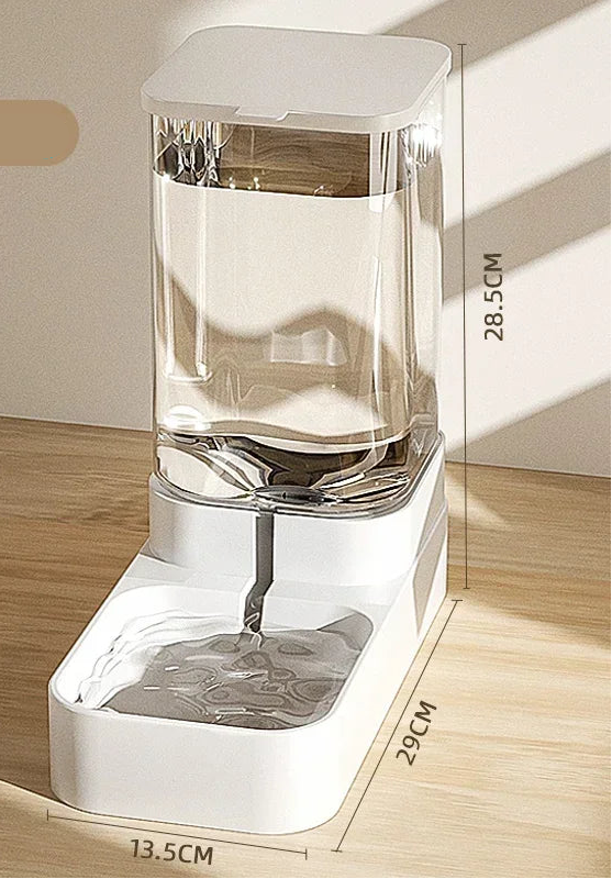 Futter- und Wasserspender für Katzen & Hunde